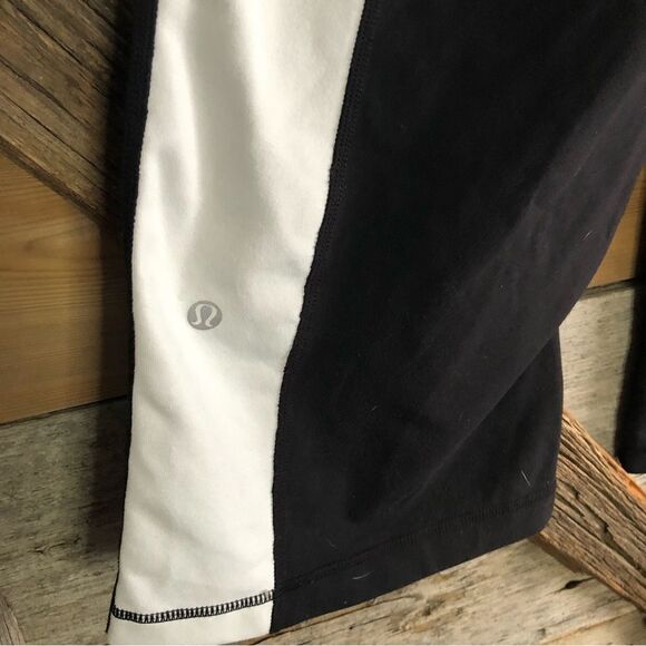 𝅺lululemon Size 4 Black/White Capri Pants - Picture 4 of 5